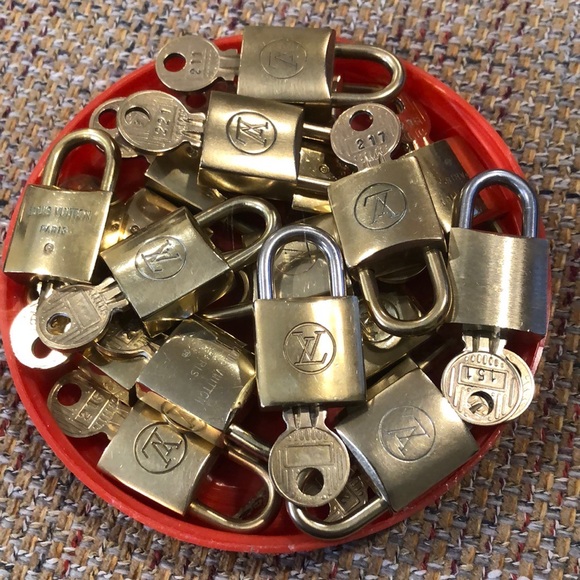 Vintage LV Louis Vuitton Padlock Lock & Key 227 - Picture 16 of 16